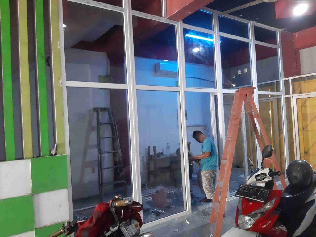 aluminium kaca medan